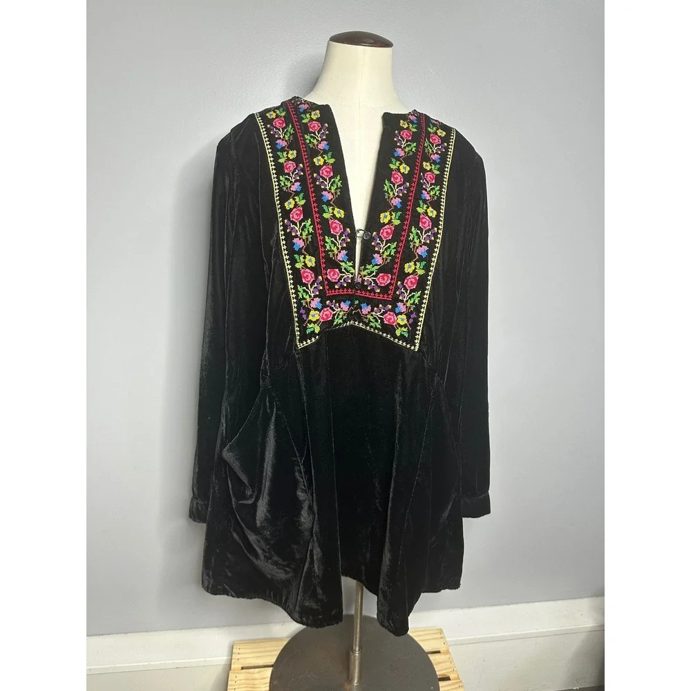 Free People Black Velvet Embroidered Floral Tunic Top V-Neck Long Sleeve Small